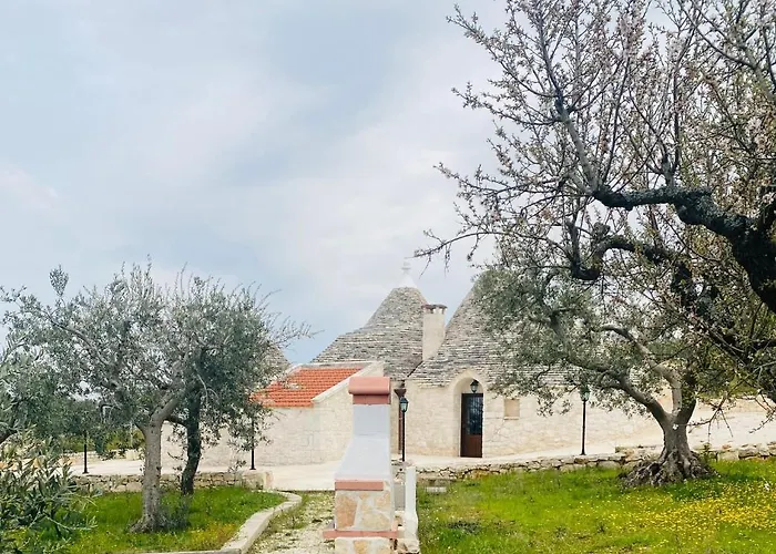 I Trulli Del Vagabondo - Complex Of Trulli With Private Pool אלברובלו